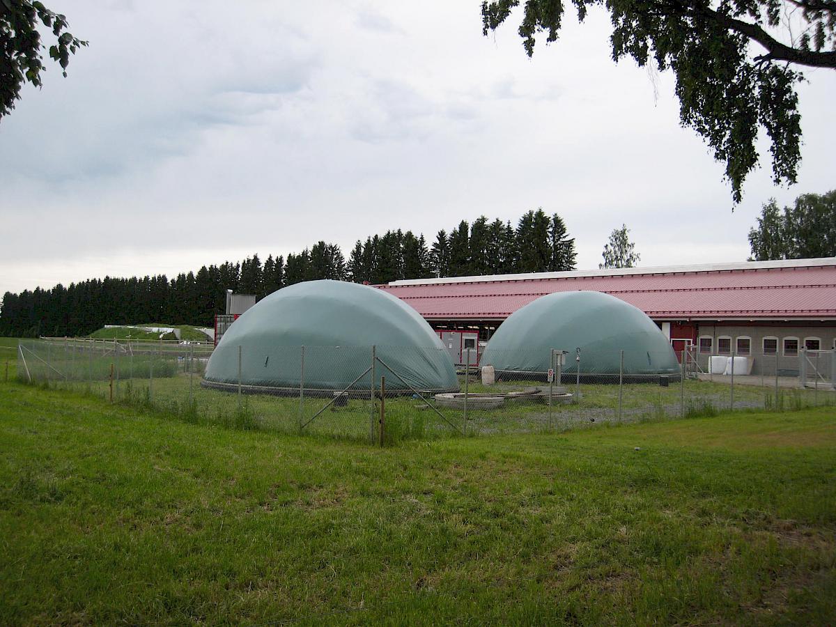 Luonnonvarakeskuksen oma biokaasulaitos Maaningan tutkimusmaatilalla.